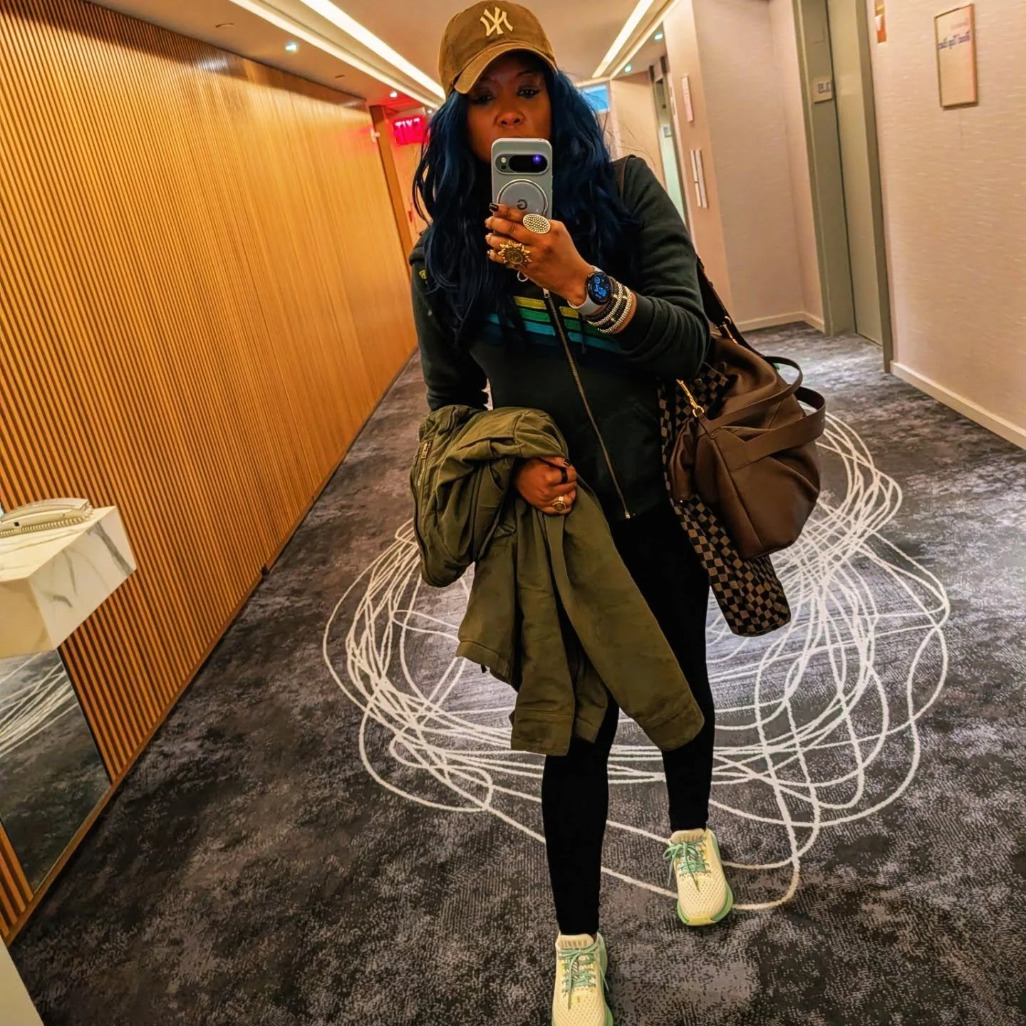 Leaving a meeting downtown to make my way back to #flatiron for another session at one of my fave spots @newyorkpilates - great way to workout and to clear my mind with all of the projects that are going on.

#styledirector #creativedirector #teampix