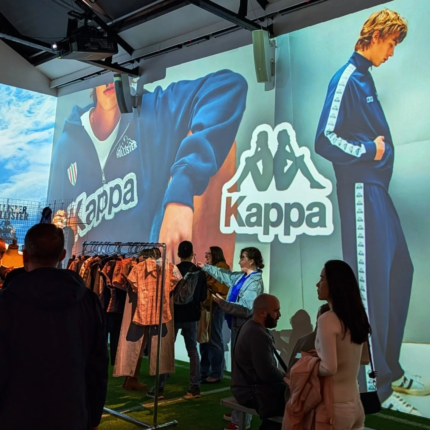 We're a few weeks away from @fifaworldcup and @hollister x @kappa collection which has a number of looks to wear to cheer on your favorite soccer team. Great event to kick off the upcoming season 

#styledirector #creativedirector #teampixel