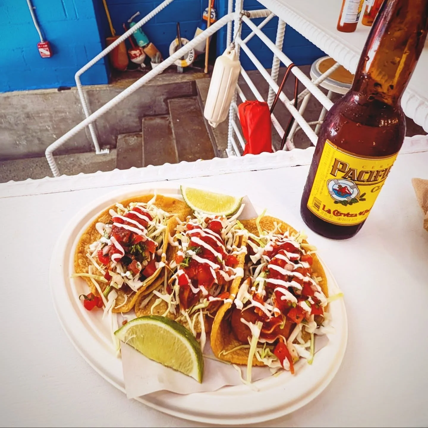 Last week a little catch up while enjoying one of my fave spots, the sister restaurant to @lostacos1 - @losmariscos1 which focuses on #seafood and they have the yummiest shrimp broth that you can request as a shot! Then I took an inspiration walk and
