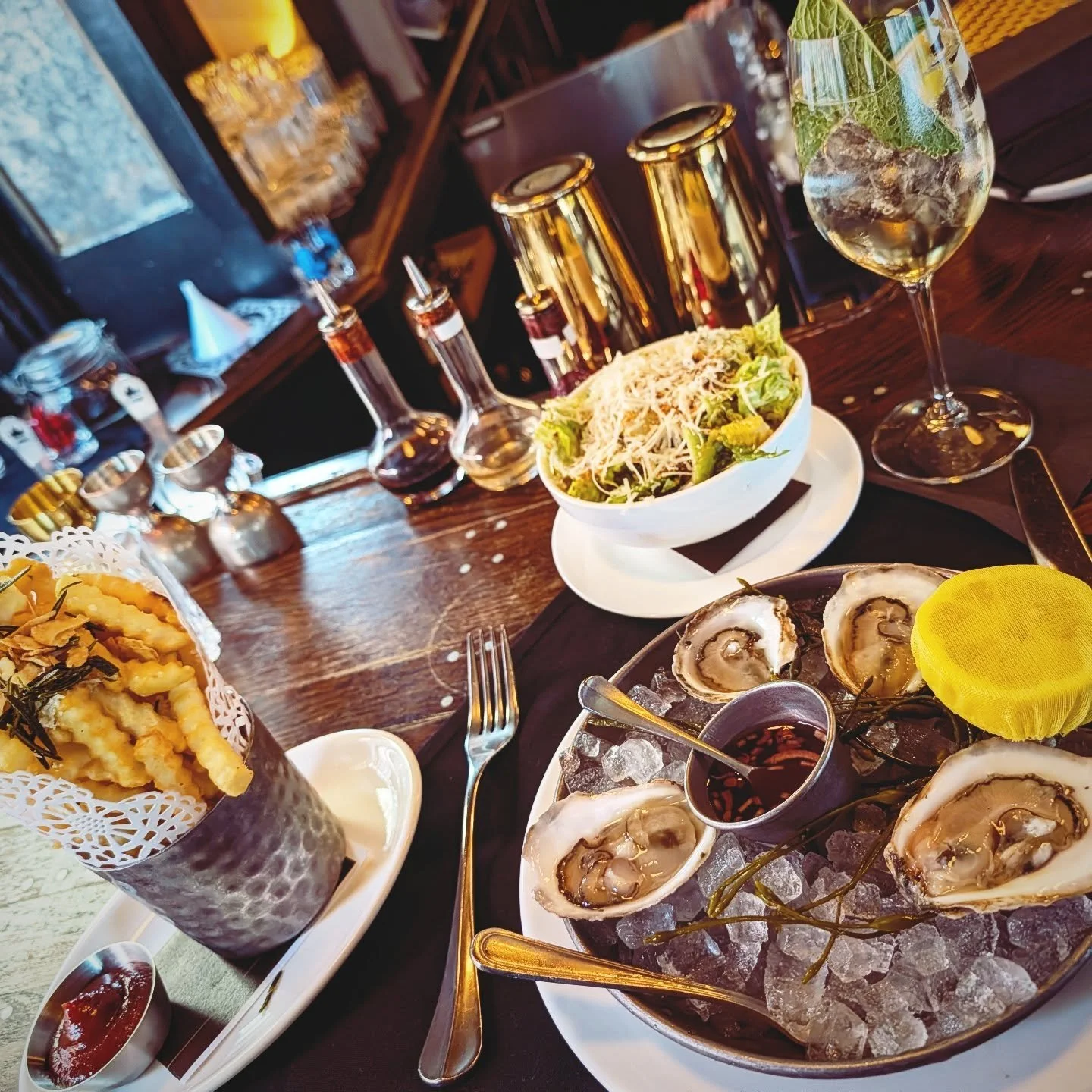 I will never say no to oysters, #truffle fries, a Caesar salad and a #hugospritz for Sunset Sips.

#styledirector #creativedirector #teampixel