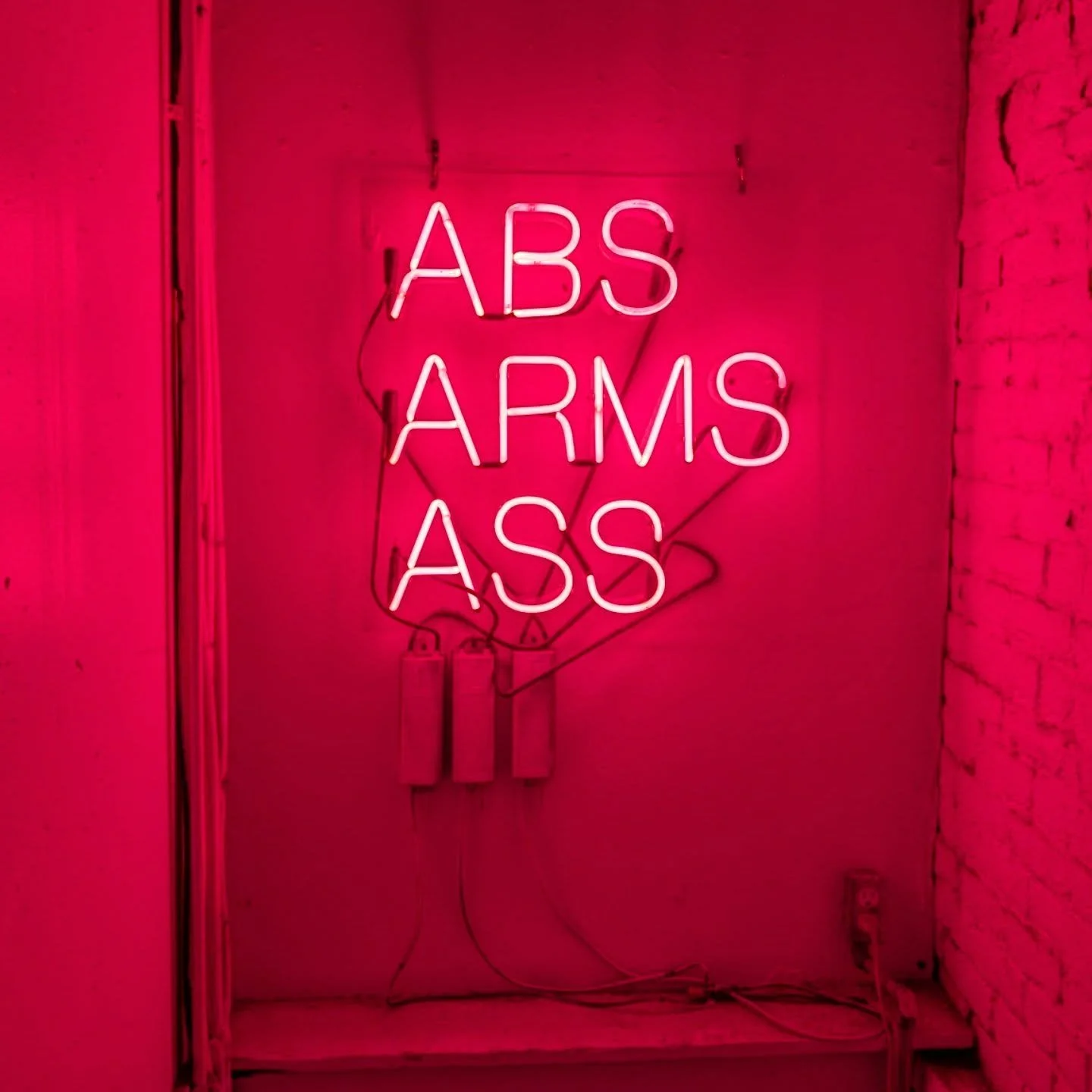 I have been going to a number of the @newyorkpilates studios in the city and last night I was in SoHo! I have to say that although the studio only offers an Abs, Arms, Ass class - the way it is interpreted by each of the instructors is different and 