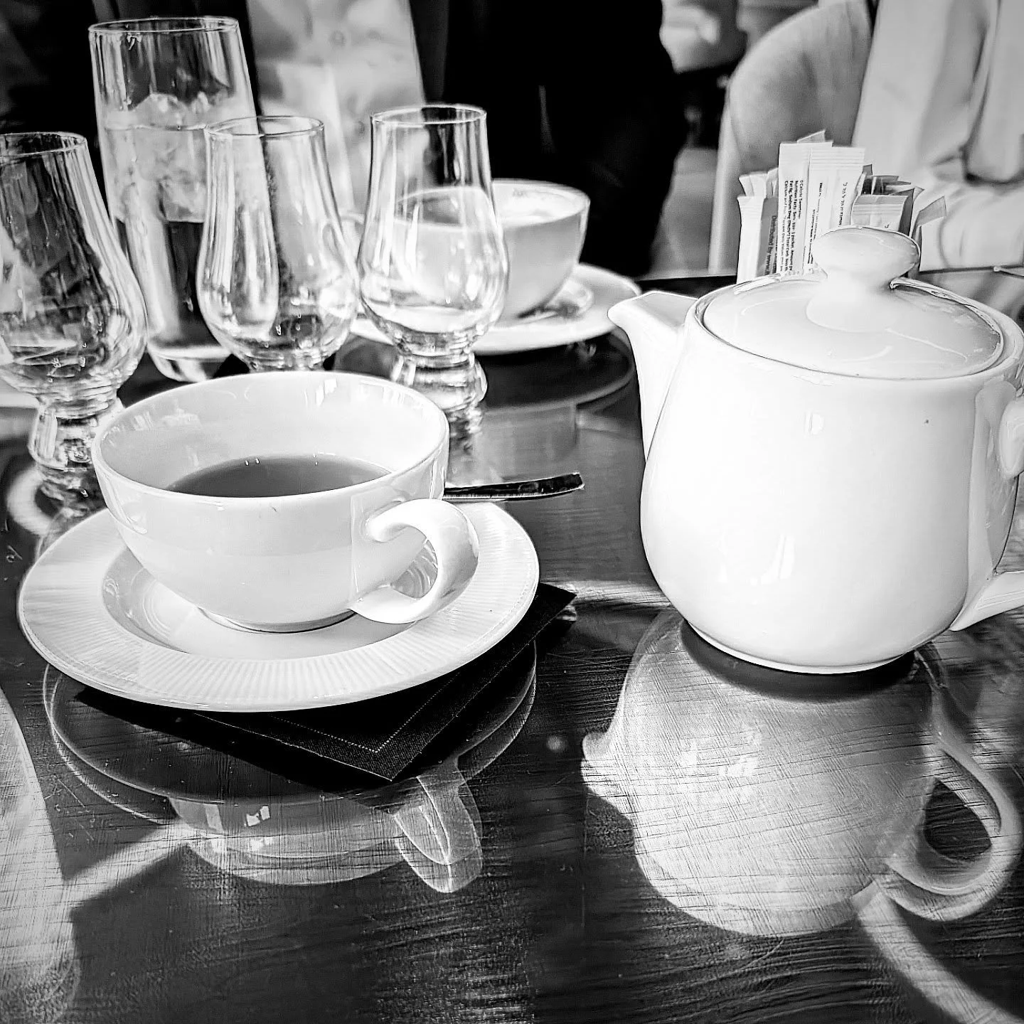 When you have an early meeting at @mo_newyork that you can't wait to share that will be in the MAY ISSUE #125 later this month - counting the days until issue drop. After some busy days this week popping into @newyorkpilates for a session and catchin
