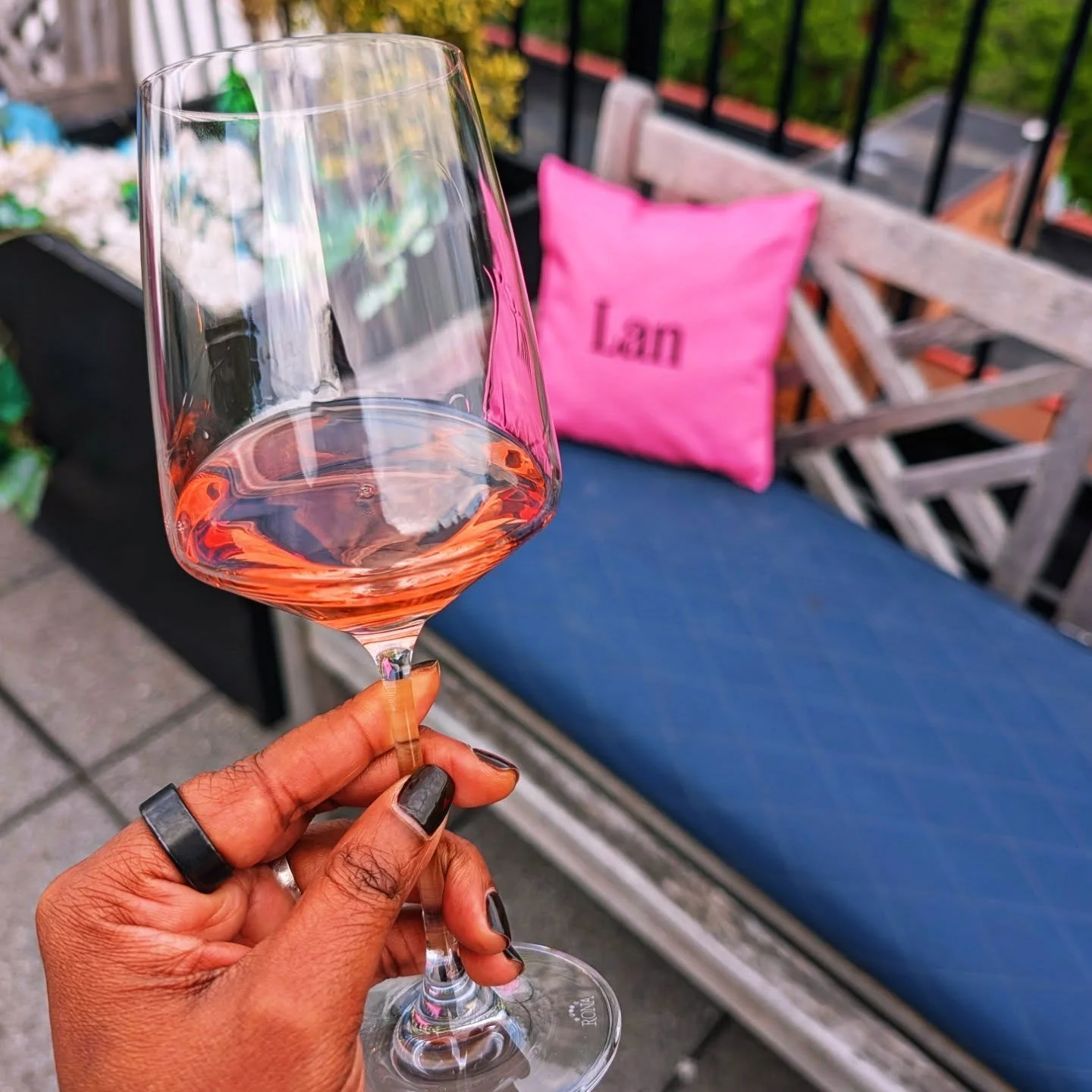 Great way to end the night to enjoy a bit of a rooftop and then a sit down dinner in a loft in #soho. It was great to hear from @bodegaslan about their rebrand, varietals, and more! Definitely enjoyed the Reservation - good vibes all around 

#styled
