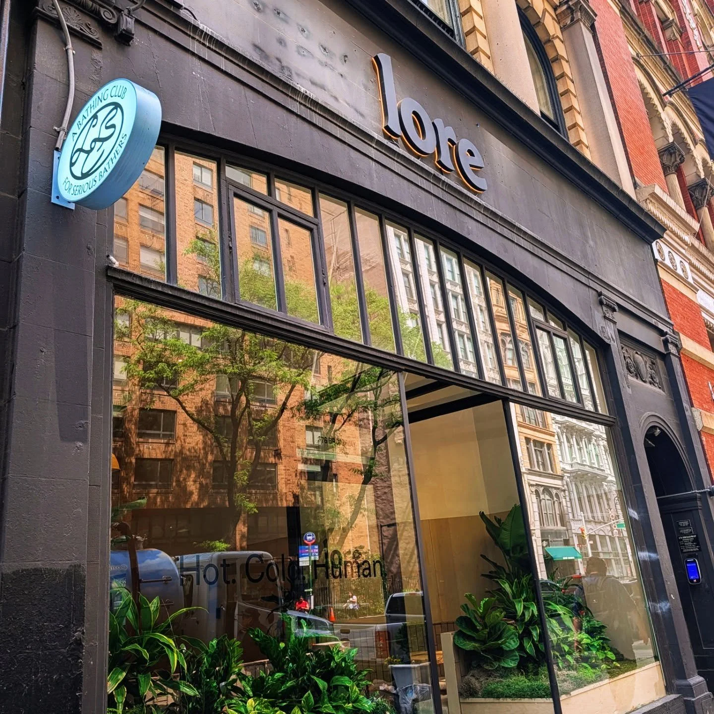 It's been a busy few days as our issue dropped on Fri but last week @athleisuremag had a great event where we invited our readers/community to our THE 9LIST X @lorebathingclub Summer Event where our guests got to check out this newly opened bathing h