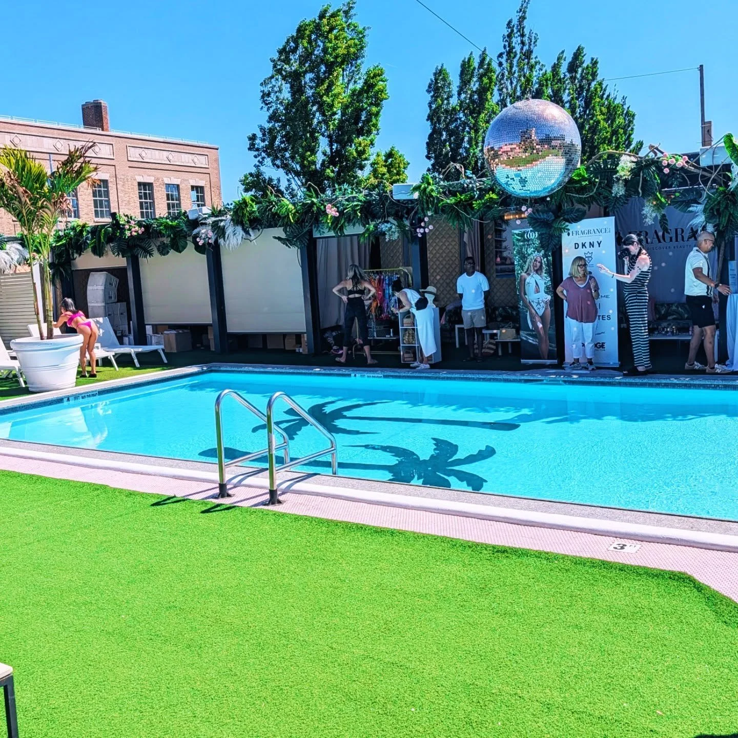 Yesterday after starting the day with meetings, it was time to head to LIC for @swimandresortday hosted by @riviereagency. It's always fun to see swim brands, accessories and to take in a great rooftop with cocktails and a number of bites at @summerc