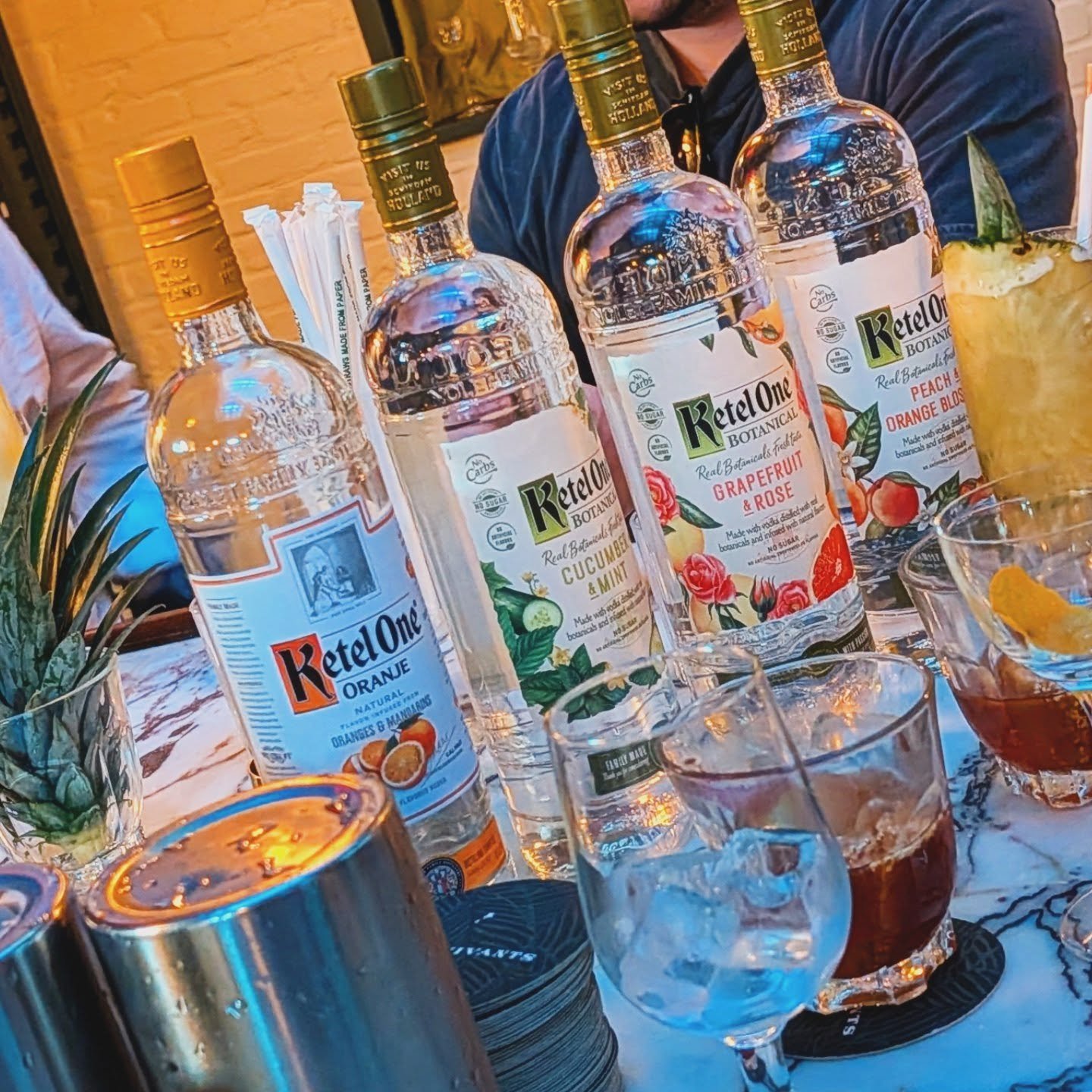 Last night, I ended Day 1 of @barconventbrooklyn by popping into @bonvivantsbahamas Paradise Pop Up at @hotelchelsea sponsored by @ketelonebotanical - loved the Gully cocktail and a great way to take a breather after a long day!

#styledirector #crea