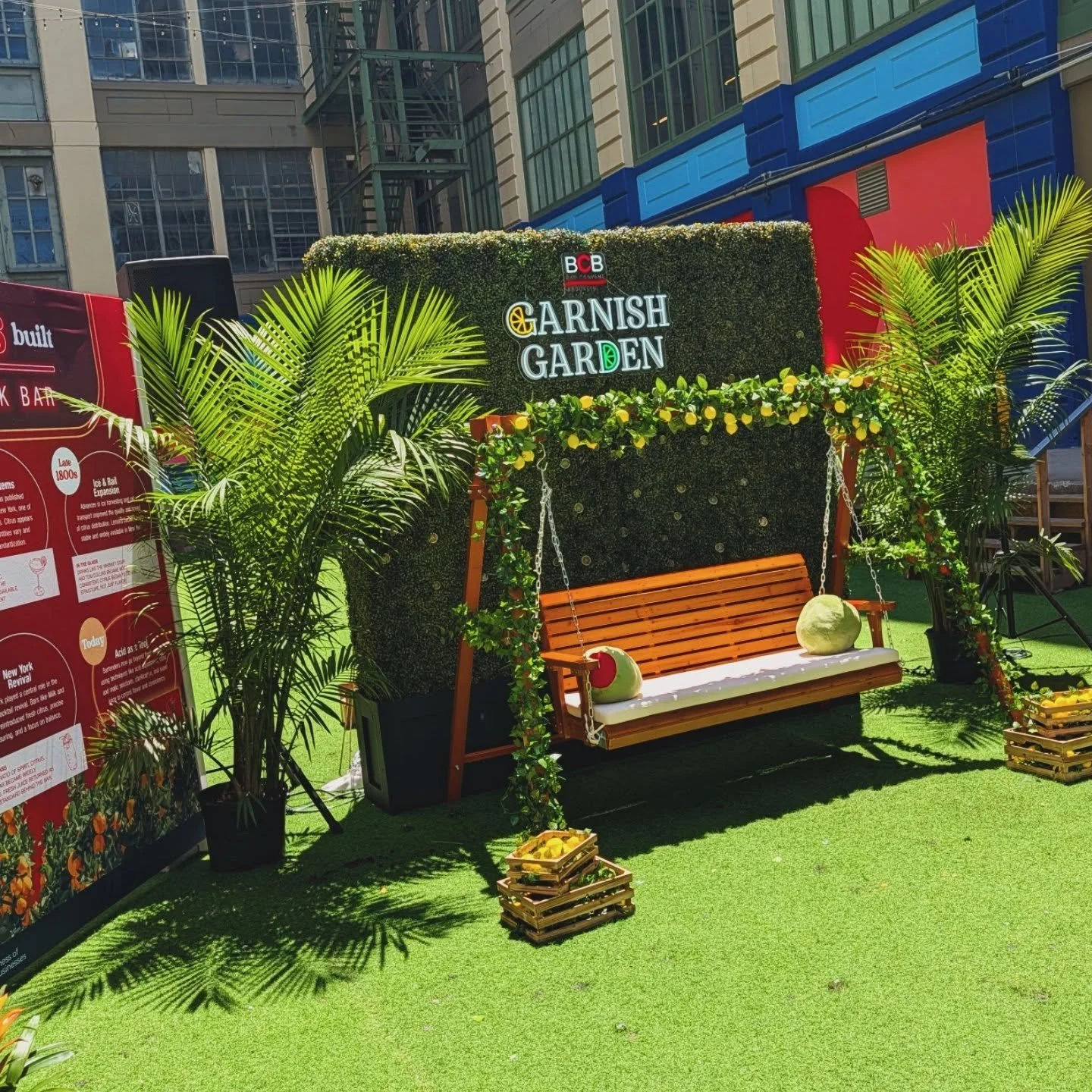 The Garnish Garden is a fun set up that is new to @barconventbrooklyn - enjoying your drinks and putting in your preferred botanicals and they also have a citrus bar. Fun spot to visit 

#styledirector #creativedirector #teampixel