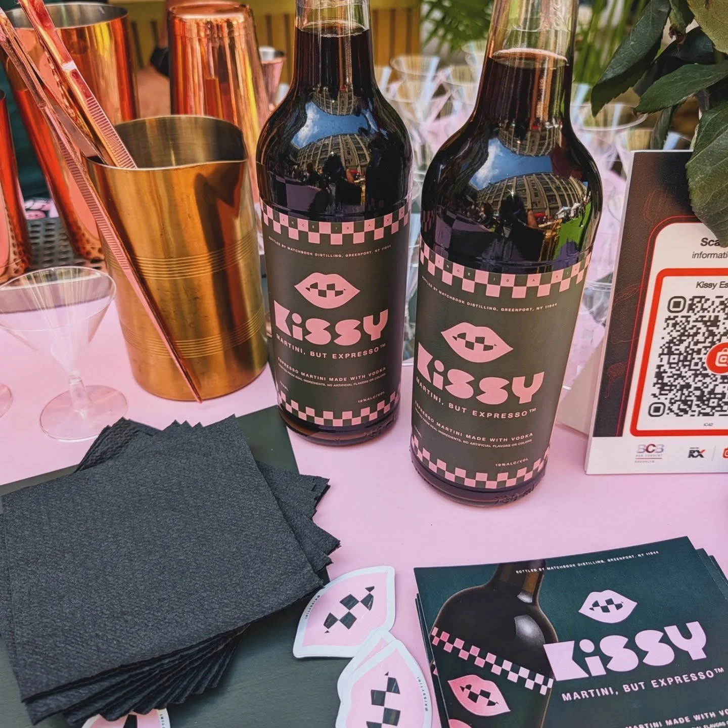 The first sip of yesterday's @barconventbrooklyn went to @kissytini very smooth and creamy for the perfect #espresso vodka martini

#styledirector #creativedirector #teampixel