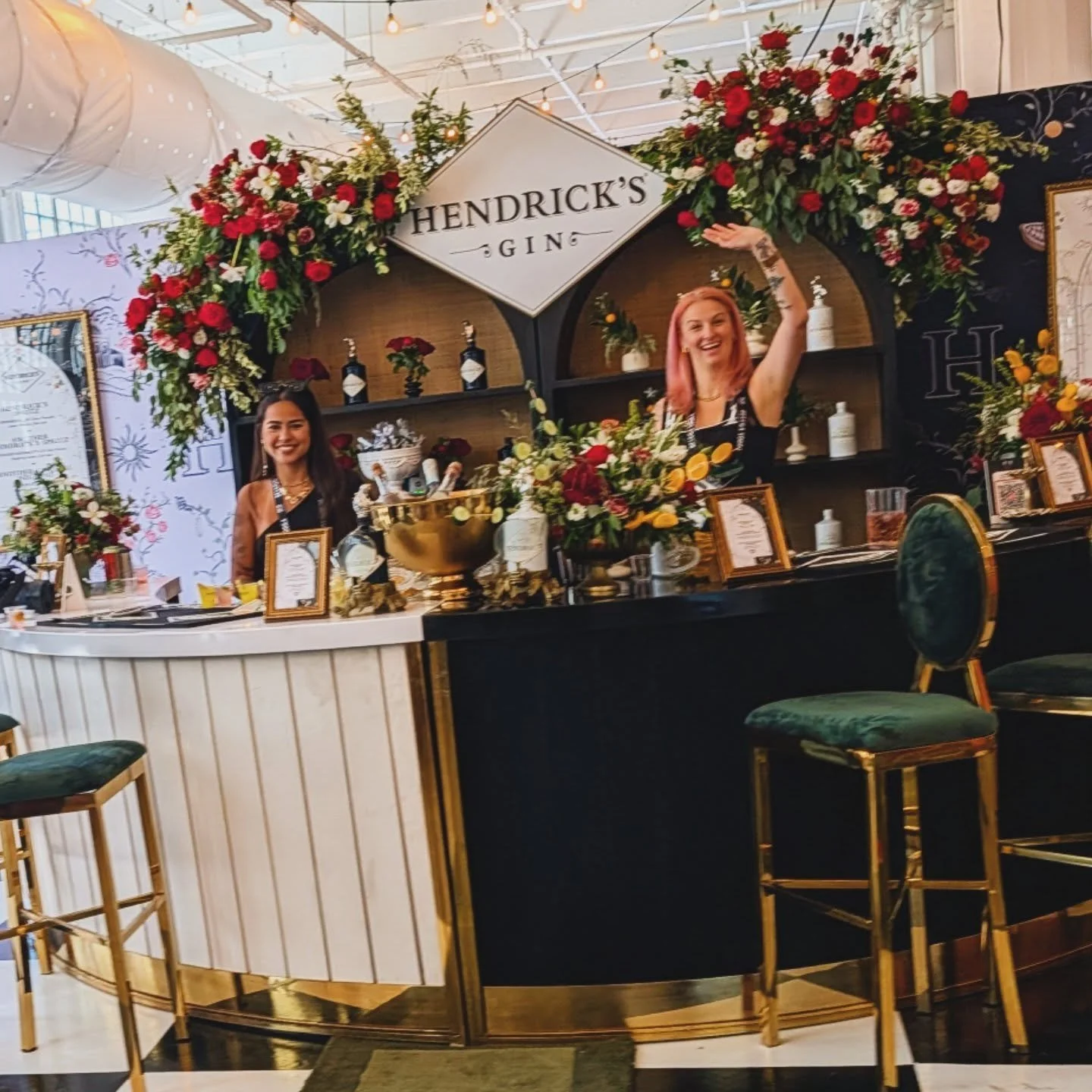 I always enjoy heading to the @hendricksgin booth @barconventbrooklyn as I love that they always have a theme and it's a cozy spot. In addition to my 1:1 there I enjoyed catching up with their bartenders including @pinkiezout who I met last year as I