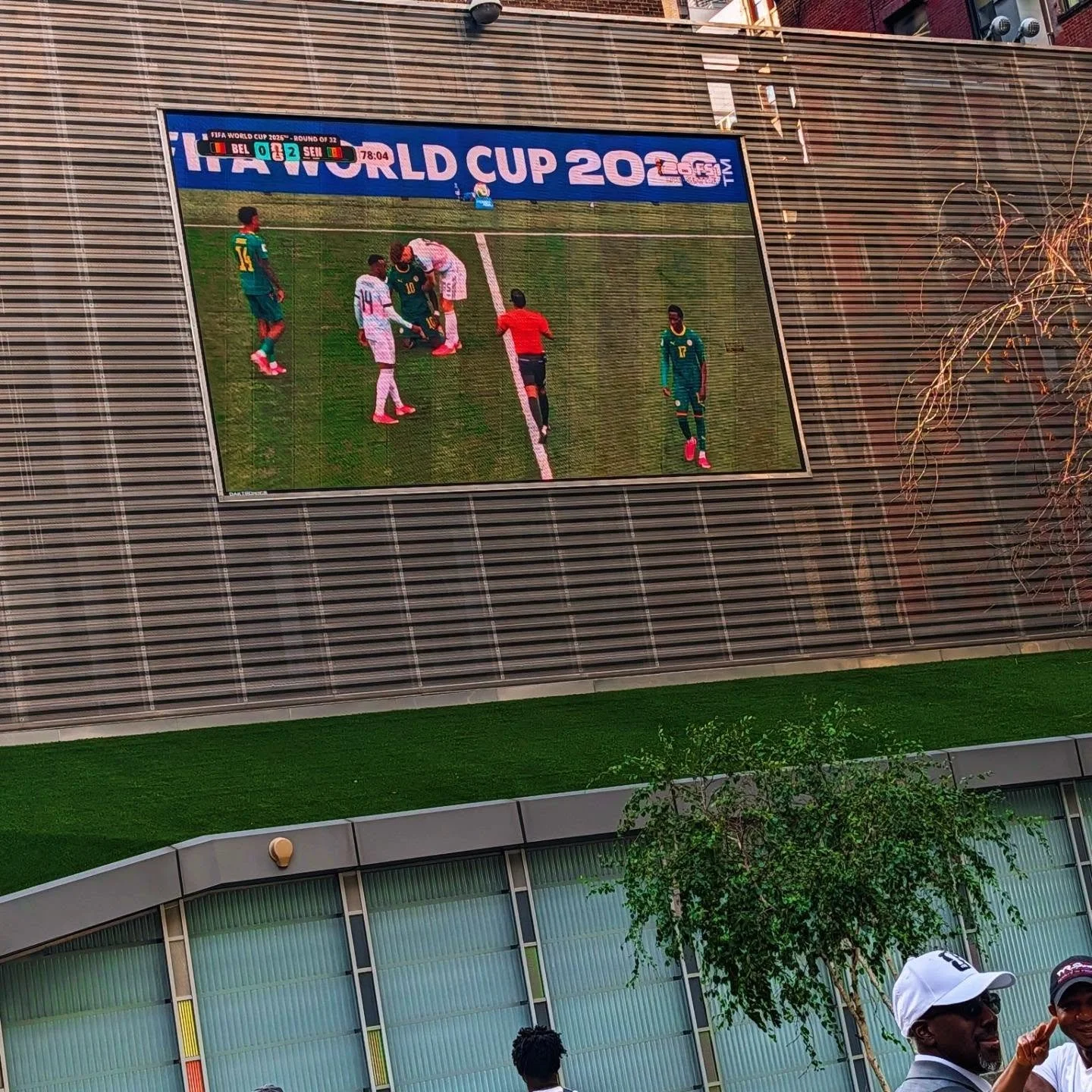 Started the day in Harlem for a meeting and right by where I visited they had an outdoor viewing area to watch @fifaworldcup - throughout the day in the city I passed bars and other outdoor spaces like this one by the @hoteleventi to catch the game e
