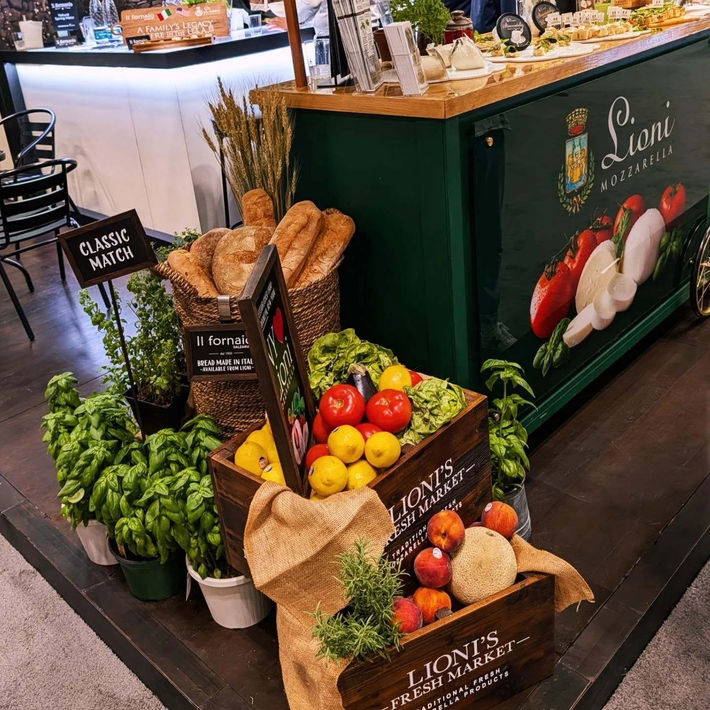 Walked the @fancyfood_show yesterday seeing a number of brands that I have enjoyed personally, shared in our issues and those that are new to me.

So good to check out the rebranding/packaging of @smalltowncultures and loved attending a fun tasting s