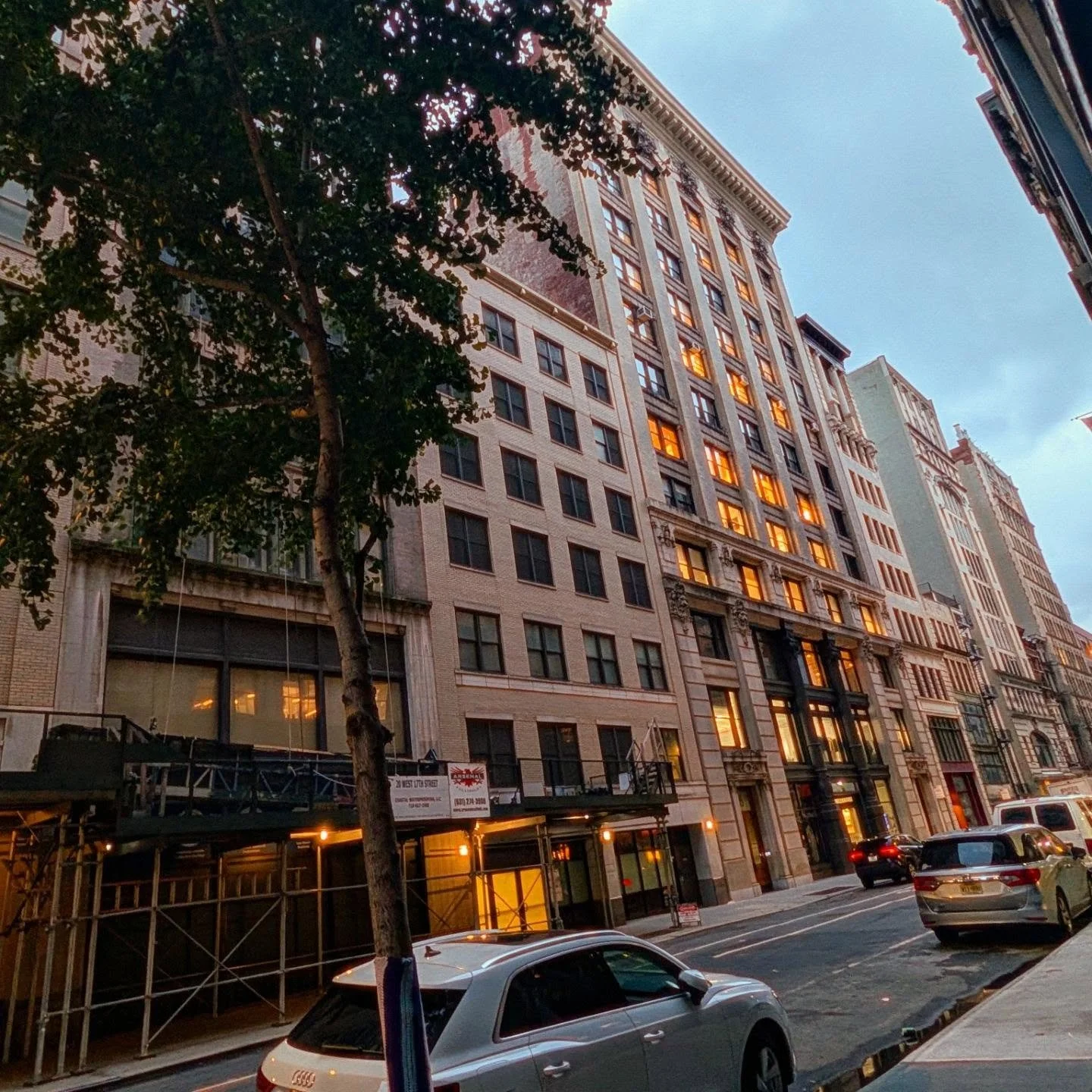 Yesterday brought lower temperatures, a bit of rain and a a moody vibe and yet, I still made it to Pilates in the midst of errands and meetings.

#styledirector #creativedirector #teampixel
