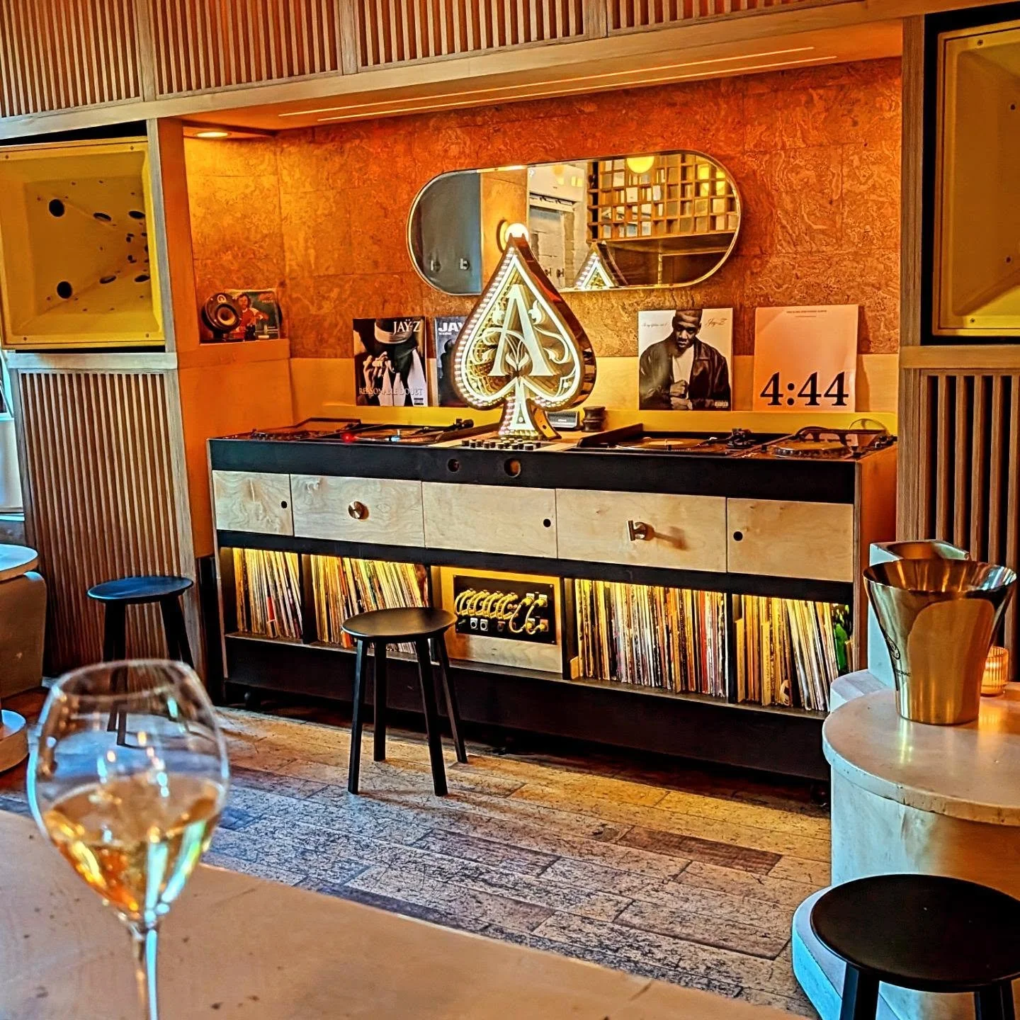A time was had! Tonight we kicked off the performances that Jay-Z will have over the next few days by heading to @eavesdrop.nyc for a #jayz listening party with a wine pairing by his @armanddebrignac as well as enjoying his #discography by noted @rea
