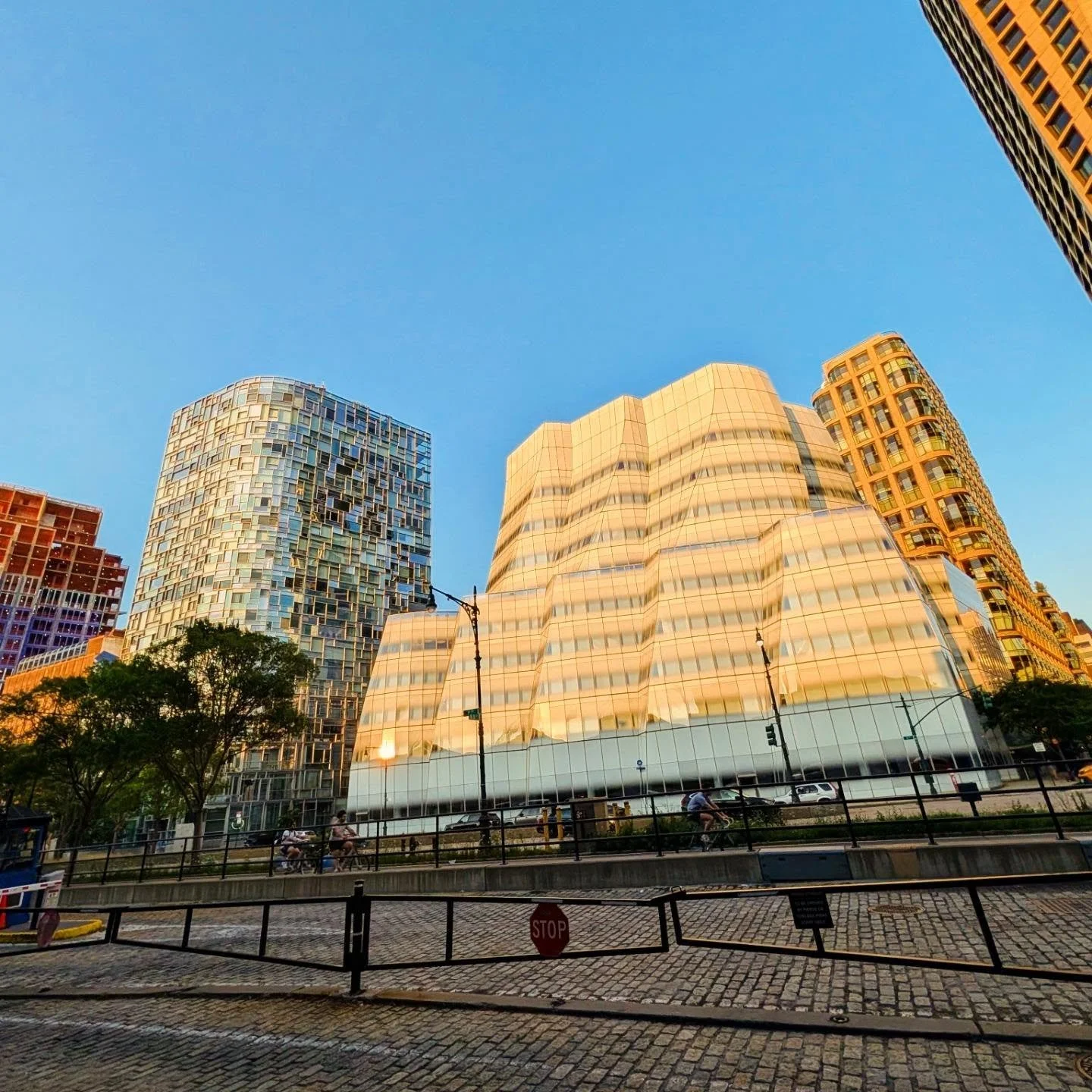 Always love seeing great buildings

#styledirector #creativedirector #teampixel