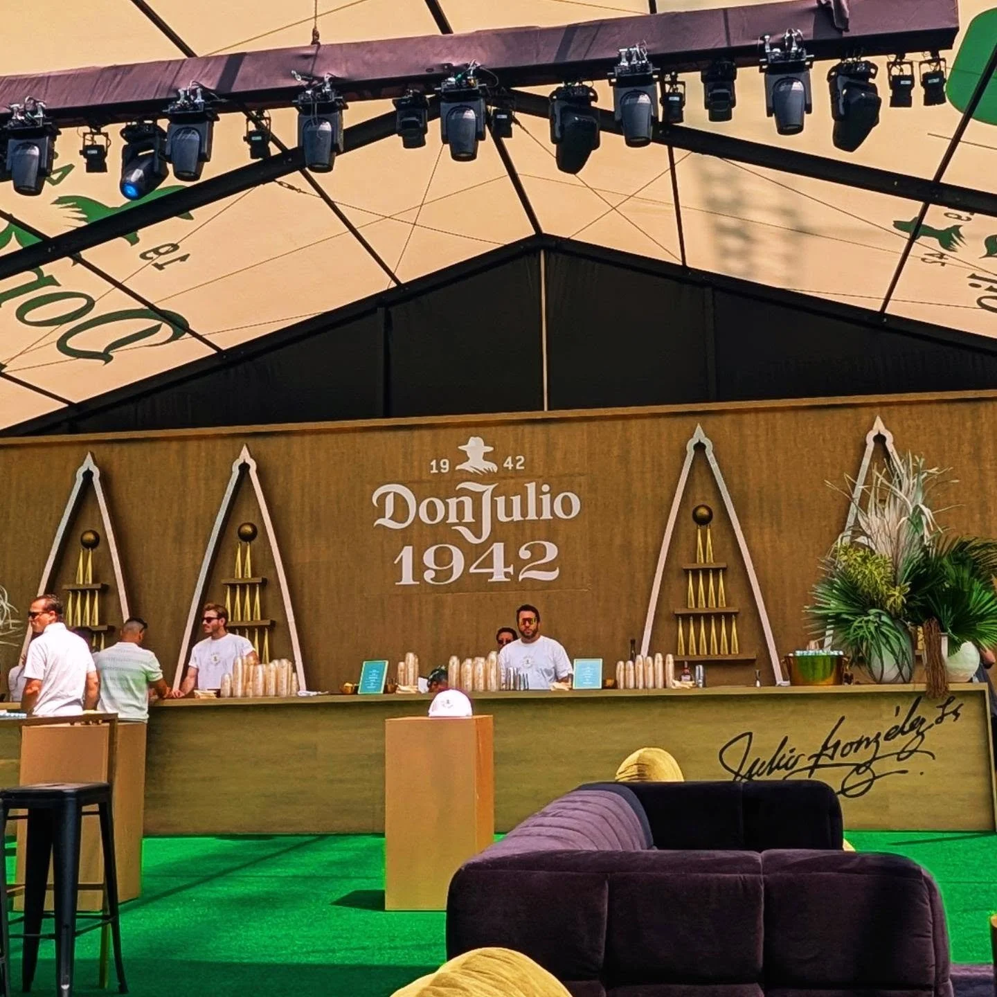 This past Sunday @pvfarkas and I were back at @donjuliotequila Port of Champions to catch the @fifaworldcup @fifaworldcup @espanafutbolpulso vs @afaseleccion - it was a great time to catch all the vibes of the game, tasty bites, and to enjoy the end 