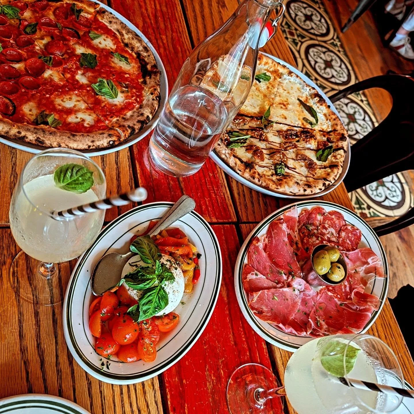 Last night was a great meal at @tavolanyc for a truly satisfying meal with @pvfarkas. Their Sicilian and Roman dishes were so tasty from trying out various pizzas (the Cacio Pepe Pizza was so good), the burrata, Amalfi Spritz, various wines and the P