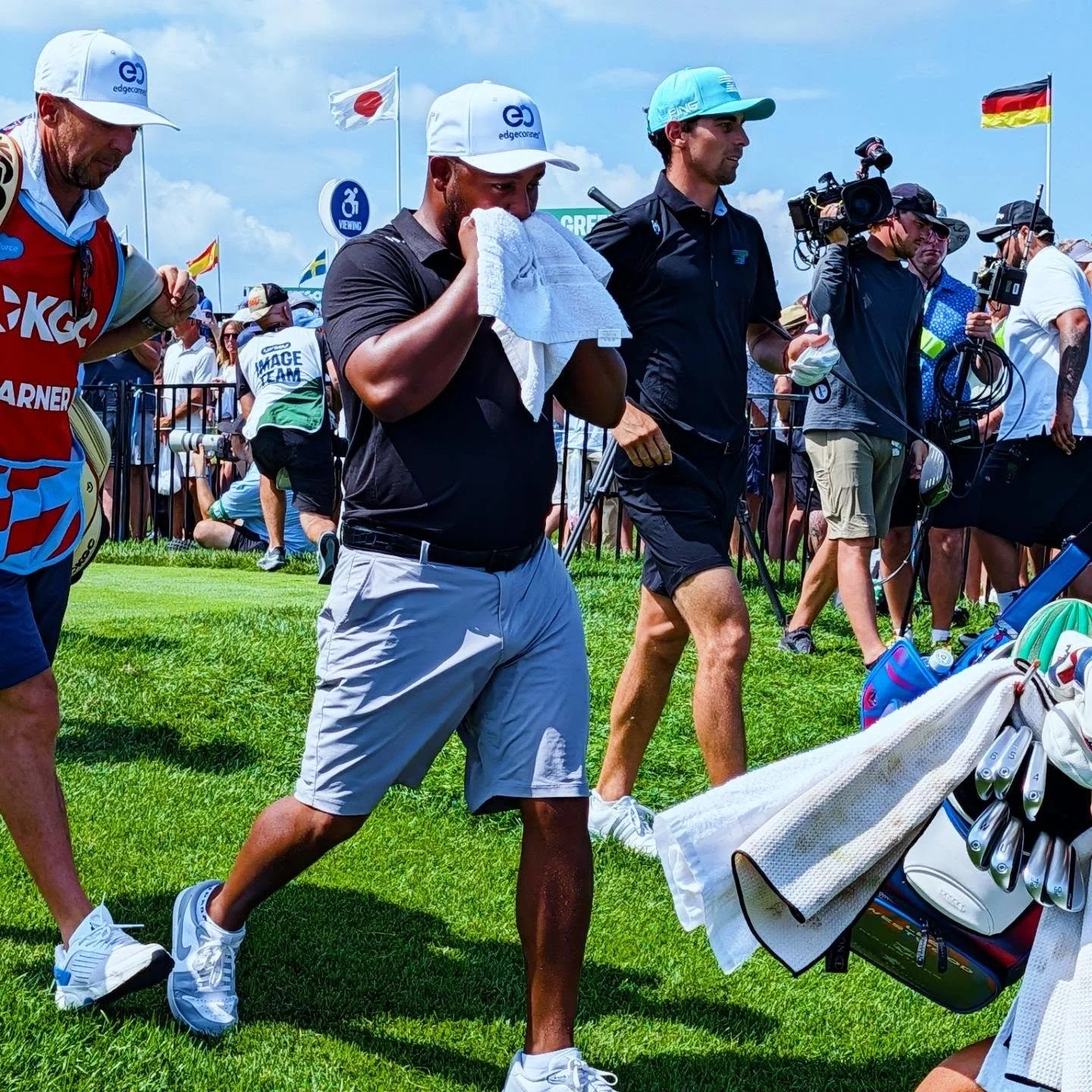 Growing up Sundays meant watching #golf with my dad as he was on the course the day before, pepsi, oreos, doritos as a kid in the Midwest I learned the game early and got great commentary. Later when I worked at @lacoste HQ I got another wave of love