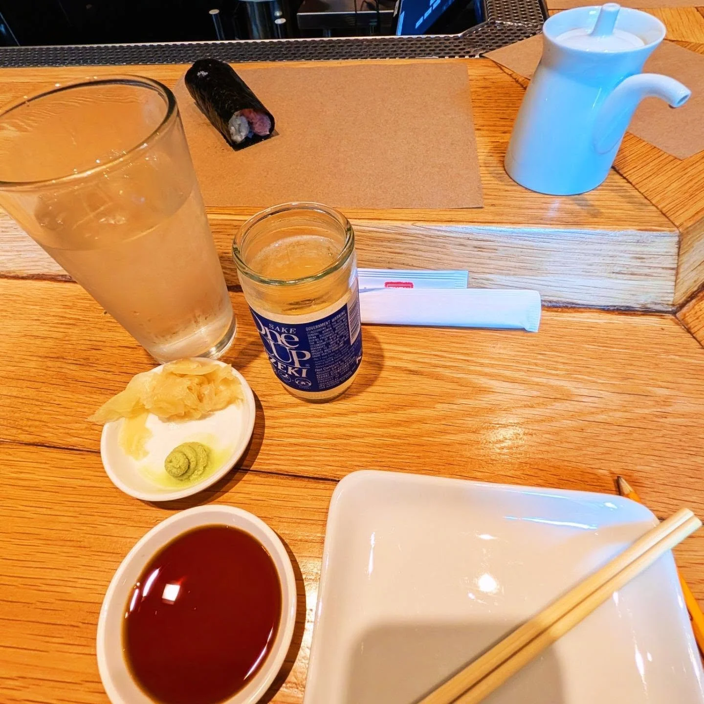 Busy day of confirmations, showroom walkthroughs and talking with agents. That means a quick bite as I enjoy a couple of One Cup #sake and and array of #handrolls - a great lunch is a nice 6 set! Another great series of bites at @kazunorisushi a bit 