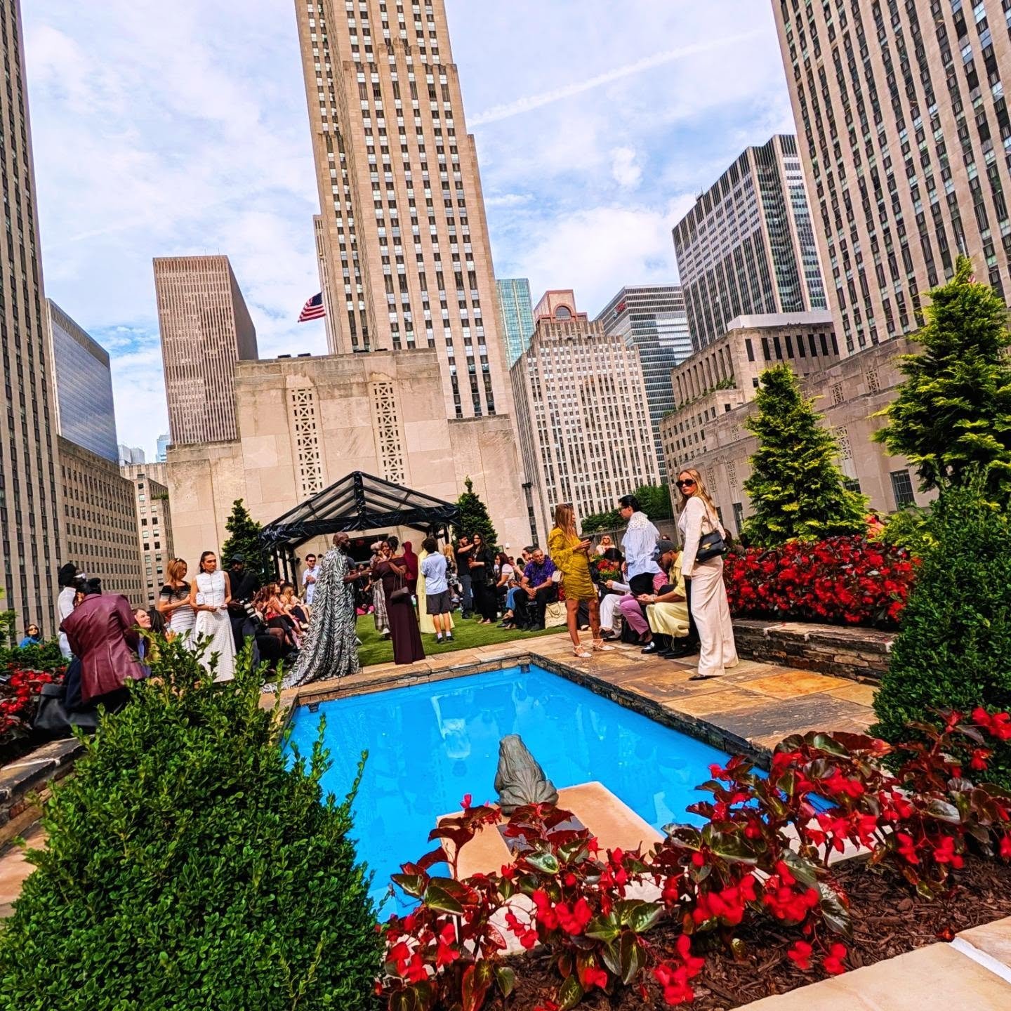 Day 2 of #NYFW a little #bts before the show starts. I always enjoy seeing the shows at Rockefeller Gardens

#styledirector #creativedirector #teampicel