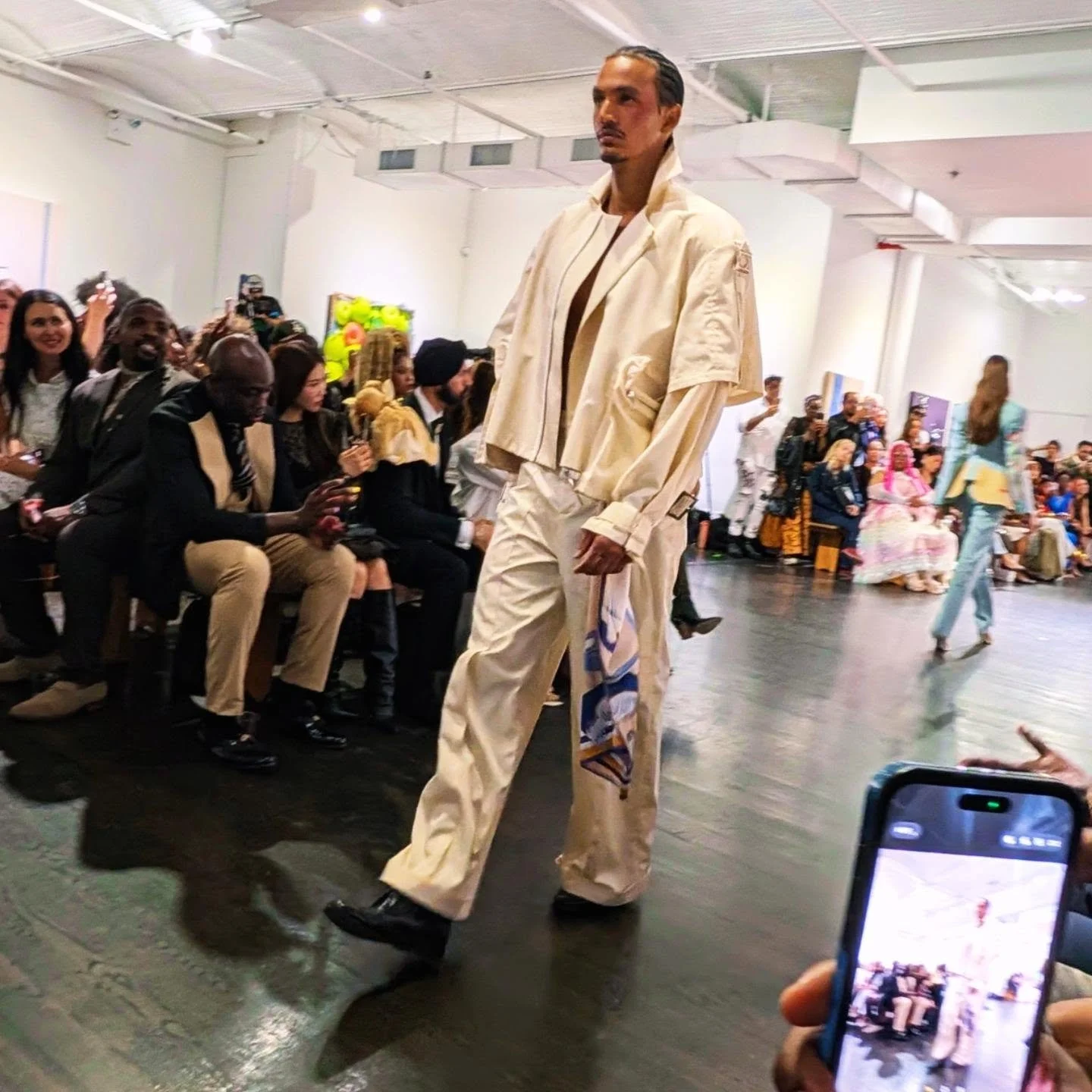 One of my favorite looks from @valerianhughesparis 

#styledirector #creativedirector #teampixel
