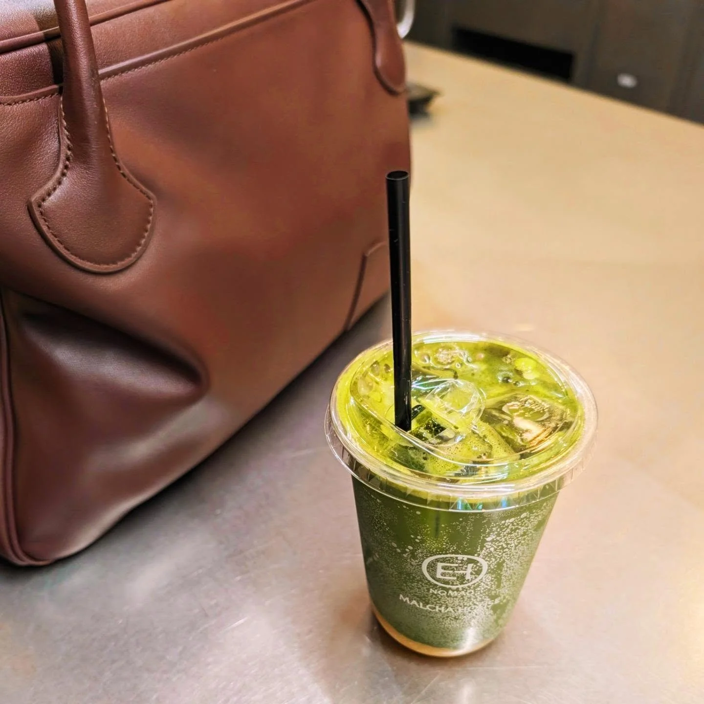 Fall vibes took over midweek! I'm always a #matcha girl and am now a #malcha girlie as well! Obsessed with @teonomadnyc which has a #malcha yuja drink that is so refreshing! Also loving my Marina Carryall that is so roomy and taking in Fall musts whe
