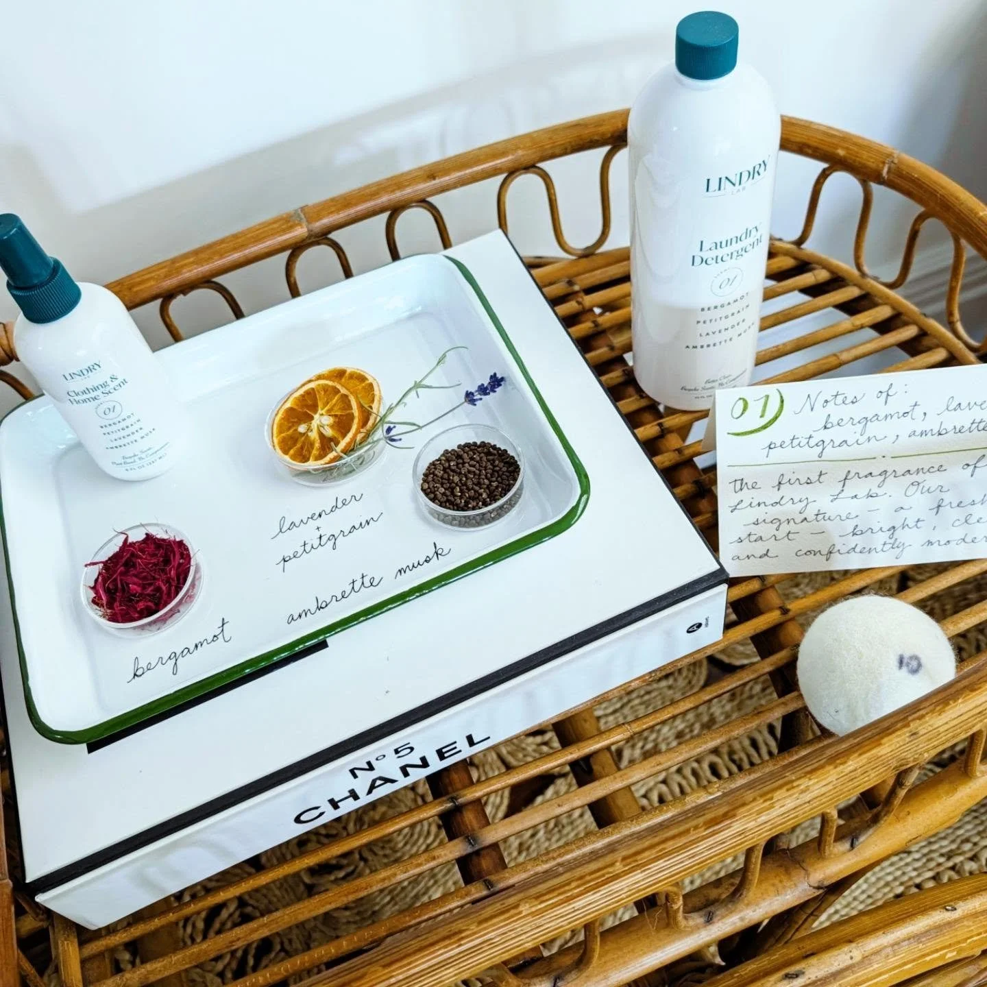 Tues was a busy day especially since our dropped after. When it comes to stays and cleaning clothes it's all about using products that clean and get in there. Enjoyed learning about @lindrylab and hearing from the founder.

#styledirector #creativedi
