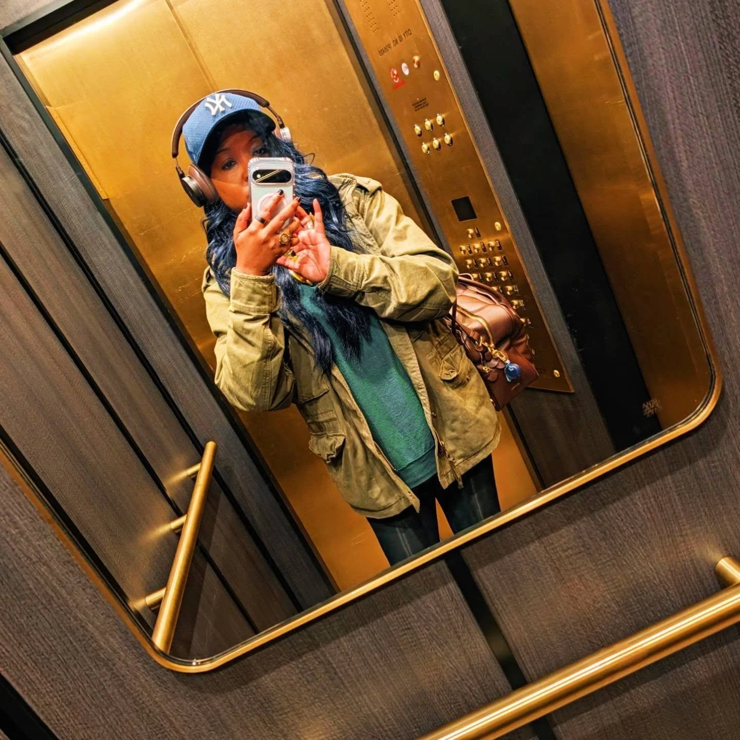 This past weekend we stayed at the @algonquinnyc and I enjoyed a number of perfect #Sunday musts from #pilates at @newyorkpilates, grabbing one of the fall matches with Banana Graham at @chachamatcha getting my Mani/Pedi gel at @majestyspleasure and 