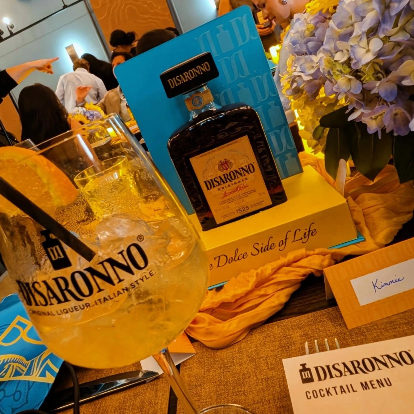 Last night we enjoyed a Fall dinner toasting @disaronno_official as they unveiled their new bottle! It was a night of enjoying various cocktails of this heritage spirit which is always a classic to enjoy while having a phenomenal meal and great conve