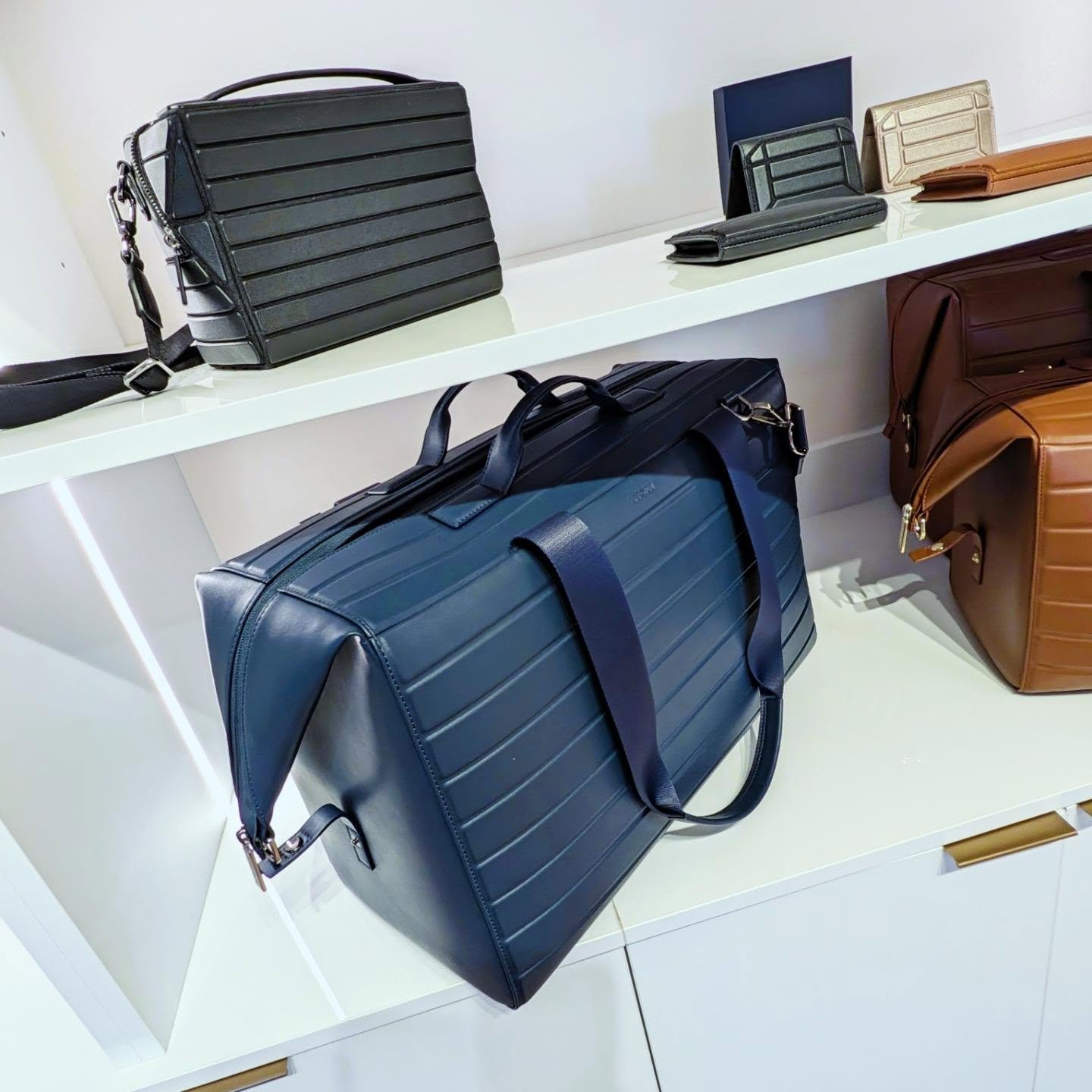 Swung by @afform_ showroom yesterday to see a lot more newness beyond makeup cases which is how I first became aware of this brand last year! I'm always looking to optimize what I carry and how I do it especially for long days running around the city