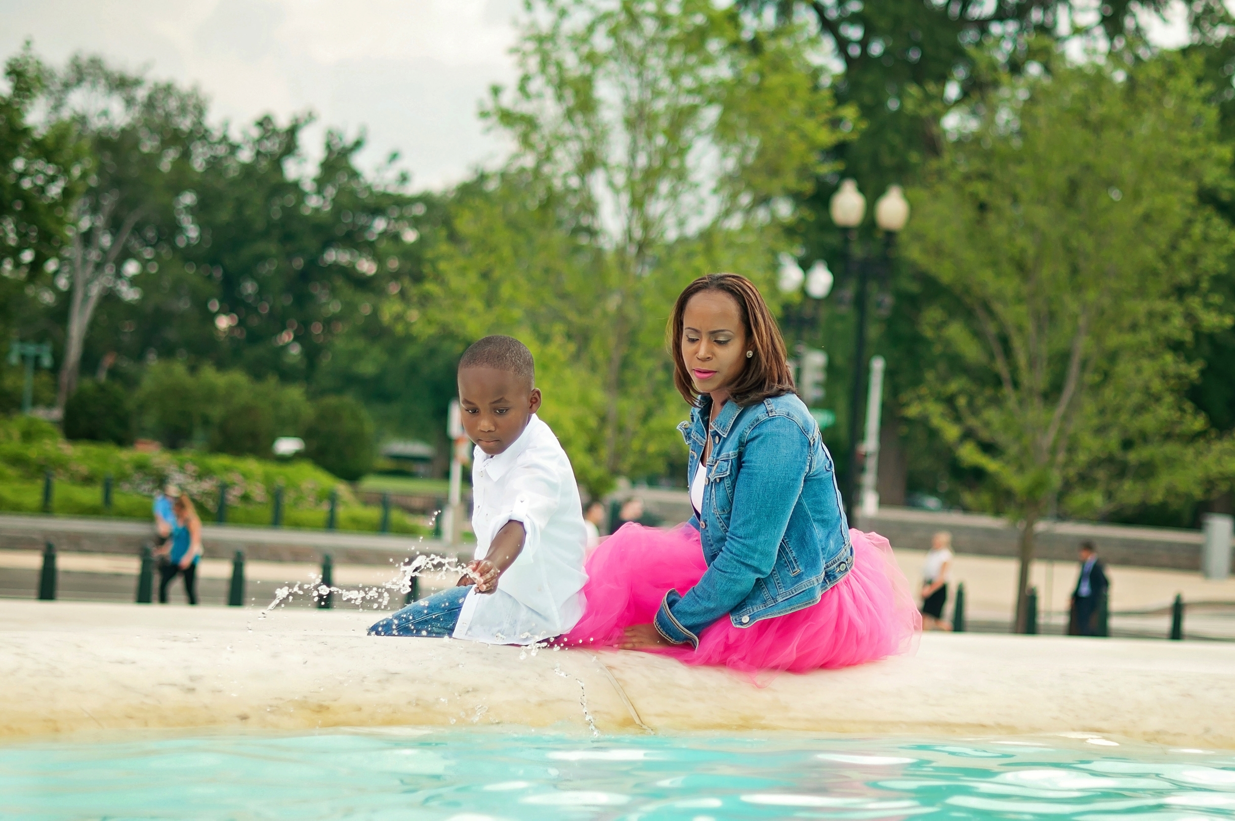 Arminta: Miles, don't do that. Me: Miles, keep splashing. 