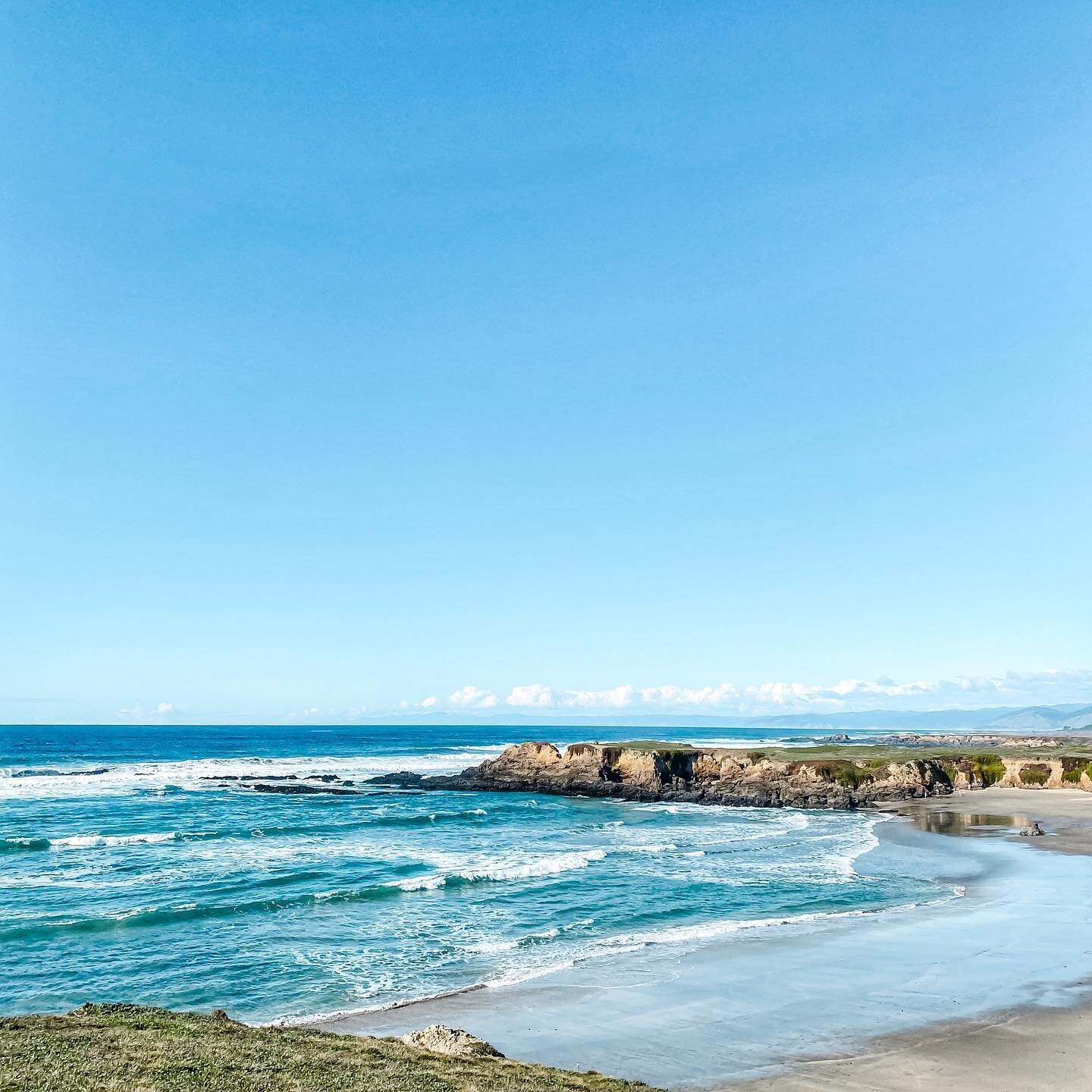 Happy weekend! They&rsquo;ve started to loosen some of the shelter-in-place rules. I can&rsquo;t wait till I can park by the water and paint! But, until that day, I&rsquo;ll love all this coastal beauty, on the occasions when I drive by.
⠀⠀⠀⠀⠀⠀⠀⠀⠀
I 