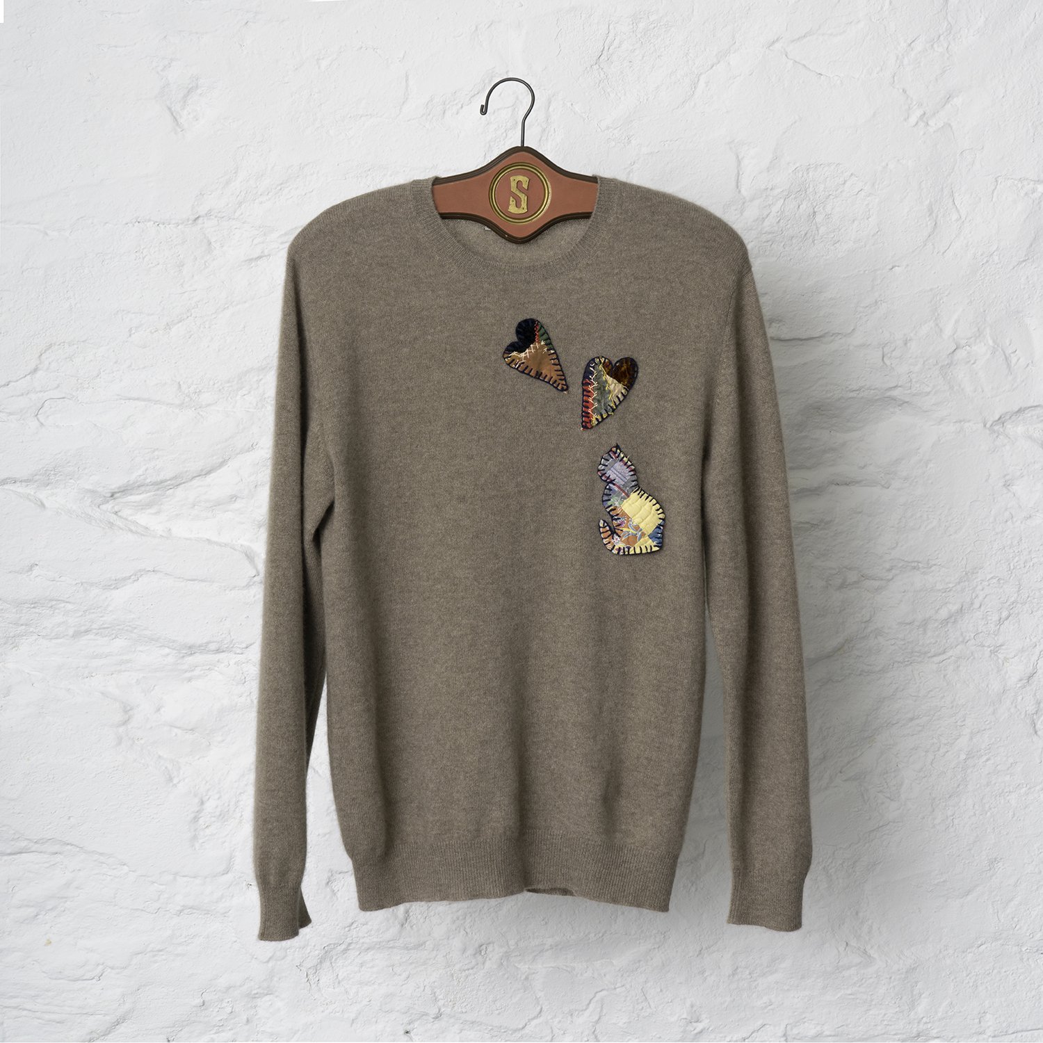 CREW NECK WITH HEART AND CAT PATCHES — SAVED NY