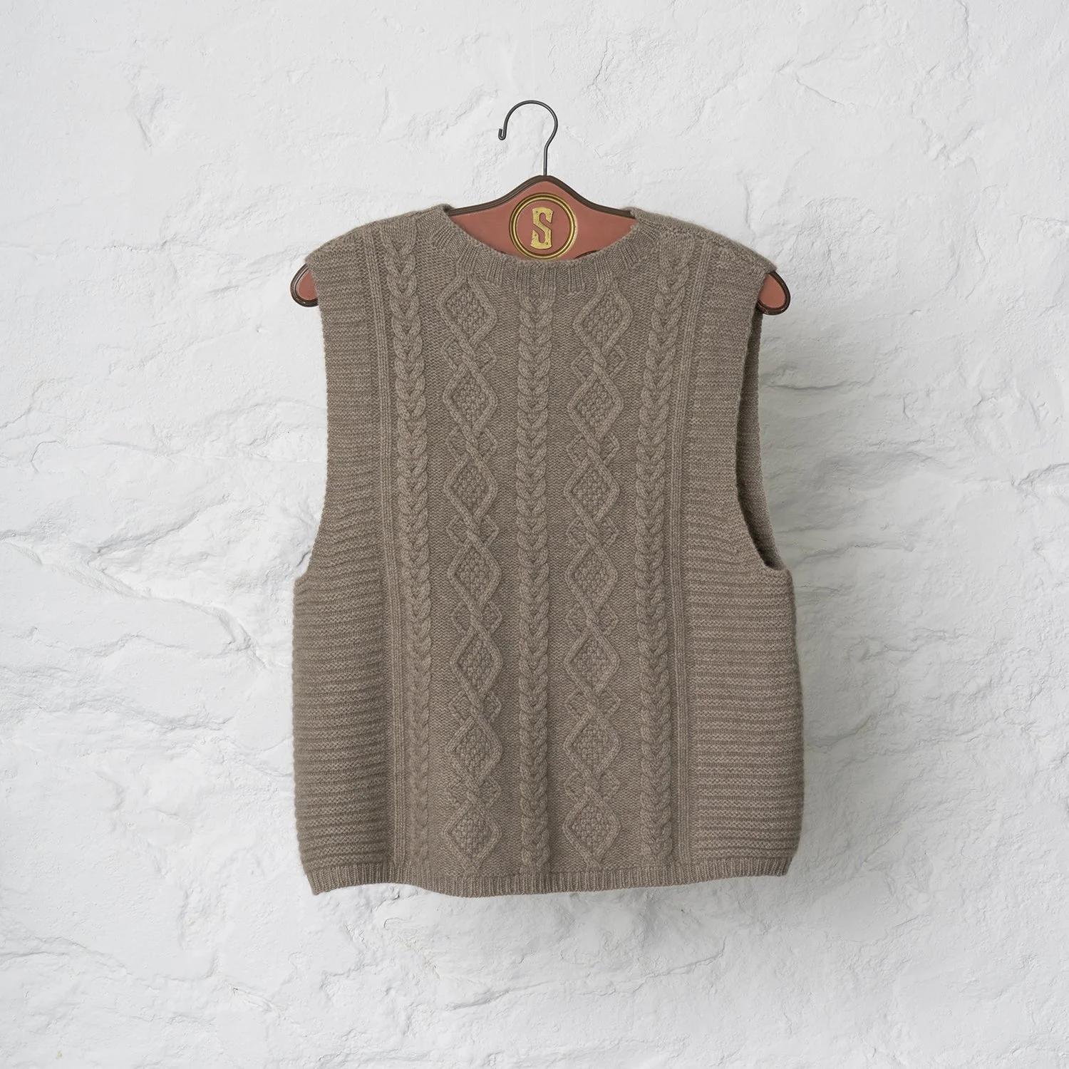 CREW NECK VEST WITH DIAMOND KNIT 