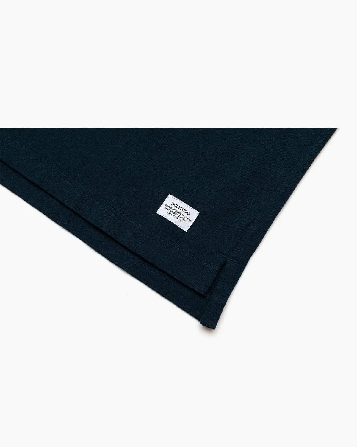 Paratodo-navy-pocket-tee_03.jpg