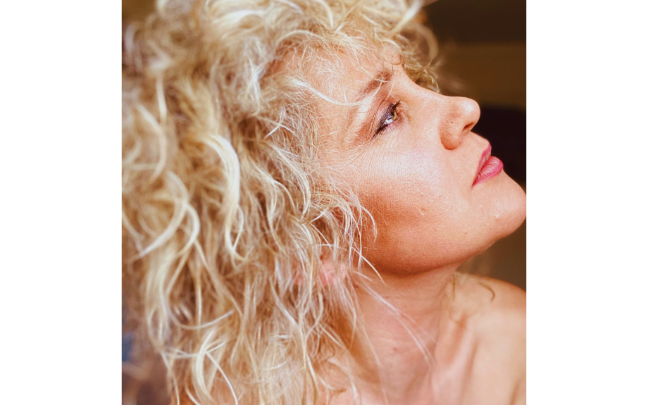 AINSLIE ALLEN RELEASES ‘Don’t Wanna Be Lonely’