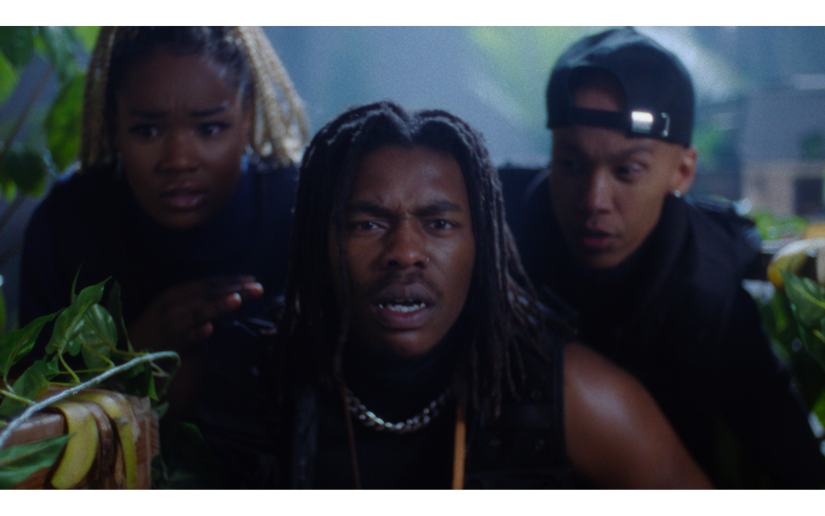 Waguan Drops Visual Feast: "OUTSIDE" Music Video