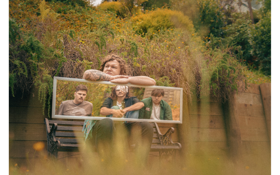 Voodoo Bloo unveils their most out-there album yet  “Dead-end Rodeo“
