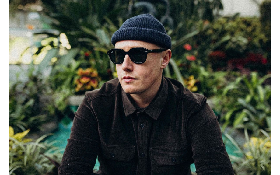 LOUIS BAKER  announces new EP   'MEDICINE'
