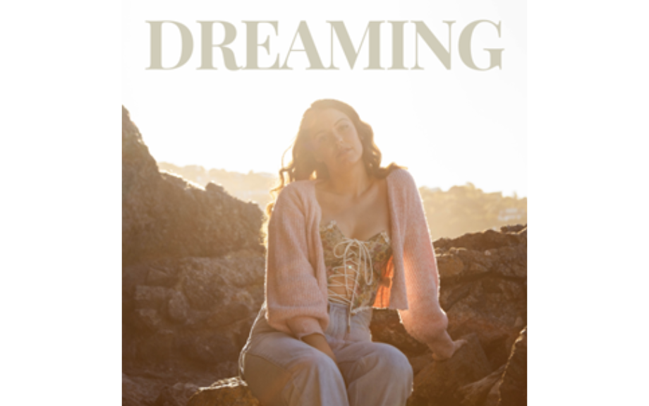 Eve Kelly cruises into spring  with warm new single ‘Dreaming’
