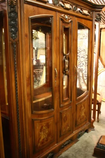 FABOULOUS 1970'S DISPLAY CABINET