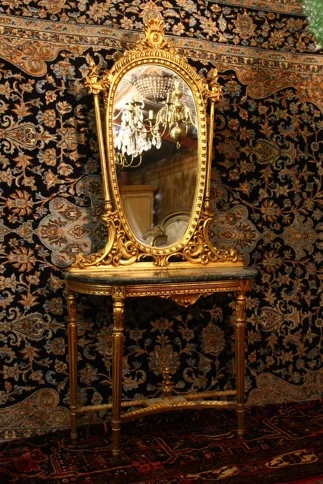 NICELY FINISHED CONSOLE WITH MIRROR
