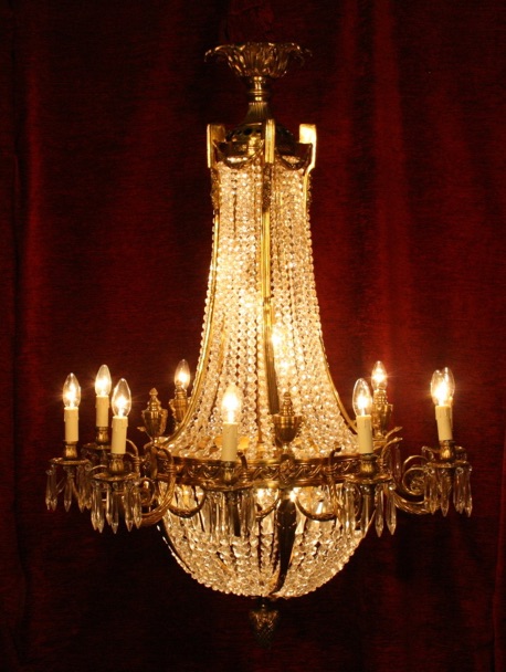 LARGE FINE QUALITY BRASS CHANDELIER