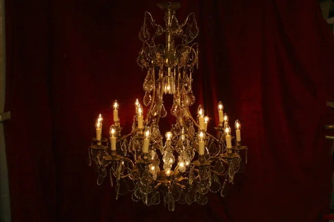 Renaissance Antique Dublin Ireland LARGE CHANDELIER WITH DETAILED BRASS FRAME