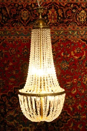BAG OR SAC A PEARL CHANDELIER