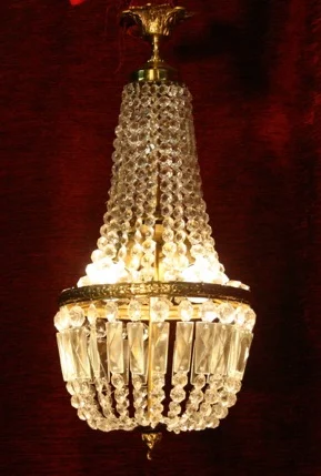 BAG OR SAC A PEARL CHANDELIER