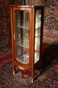 HANDMADE GLASS VATRINE