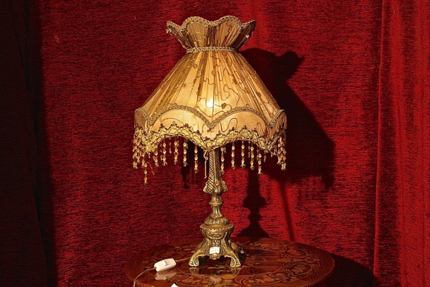 Renaissance Antique Dublin Ireland BRASS TABLE LAMP