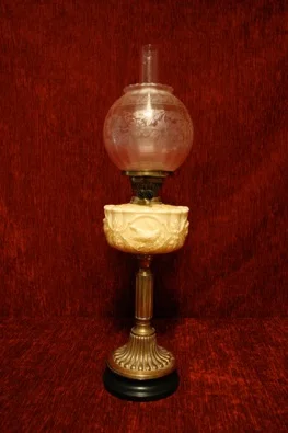Renaissance Antique Dublin Ireland Old oil lamp