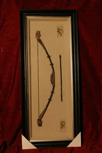 This is a nice quality decorative display box with an asian bow and arrow