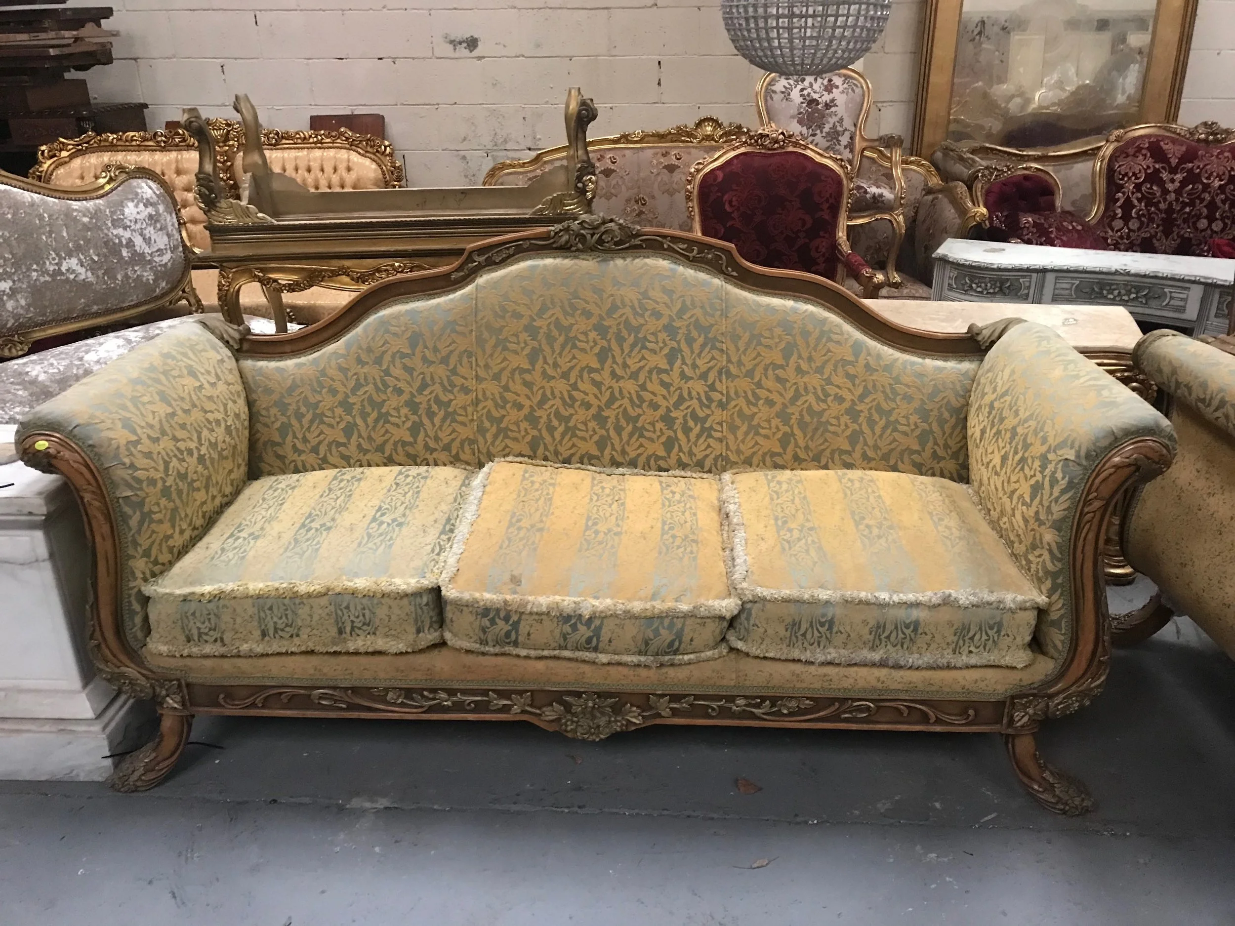 Good Quality Salon Sofa Renaissance